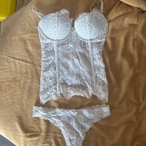 NEW Victoria’s Secret Dream Angels White Lace Corset Style Bustier & Thong Set